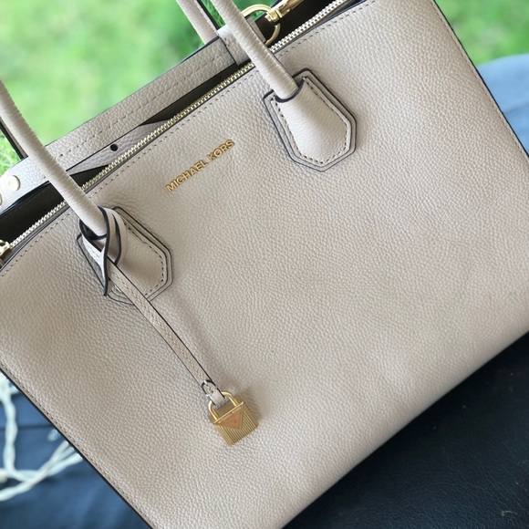 Michael Kors Handbags - Michael Kors shoulder bag